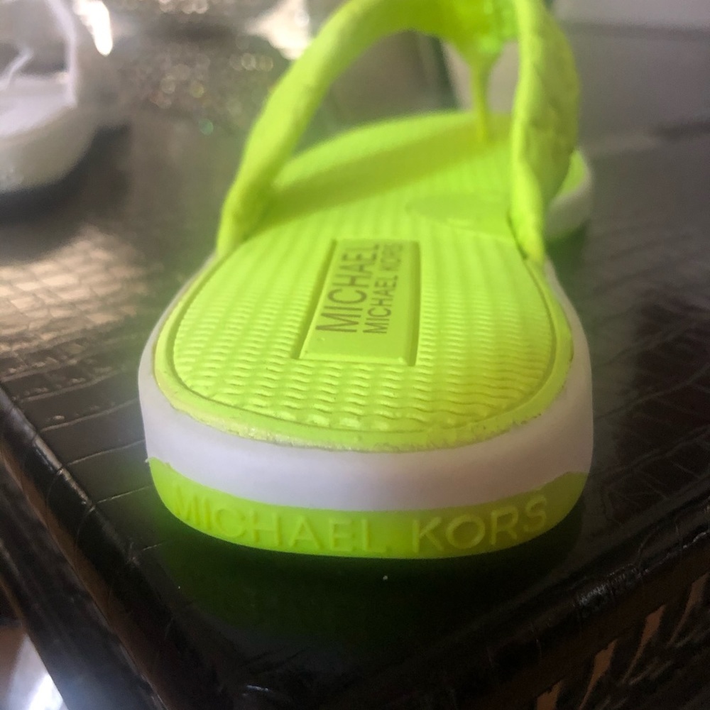 Michael Kors Lyssa Thong Sandals- Green neon - Picture 2 of 8
